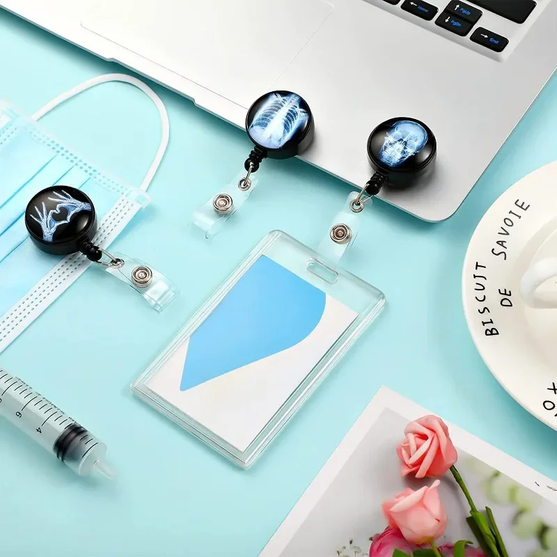 Carrete retráctil para placa de médico y enfermera con dibujos - imagen 4