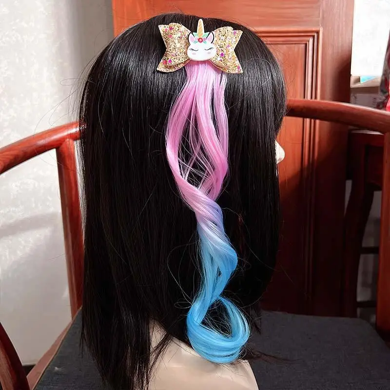 Colores llamativos y estilo unicornio