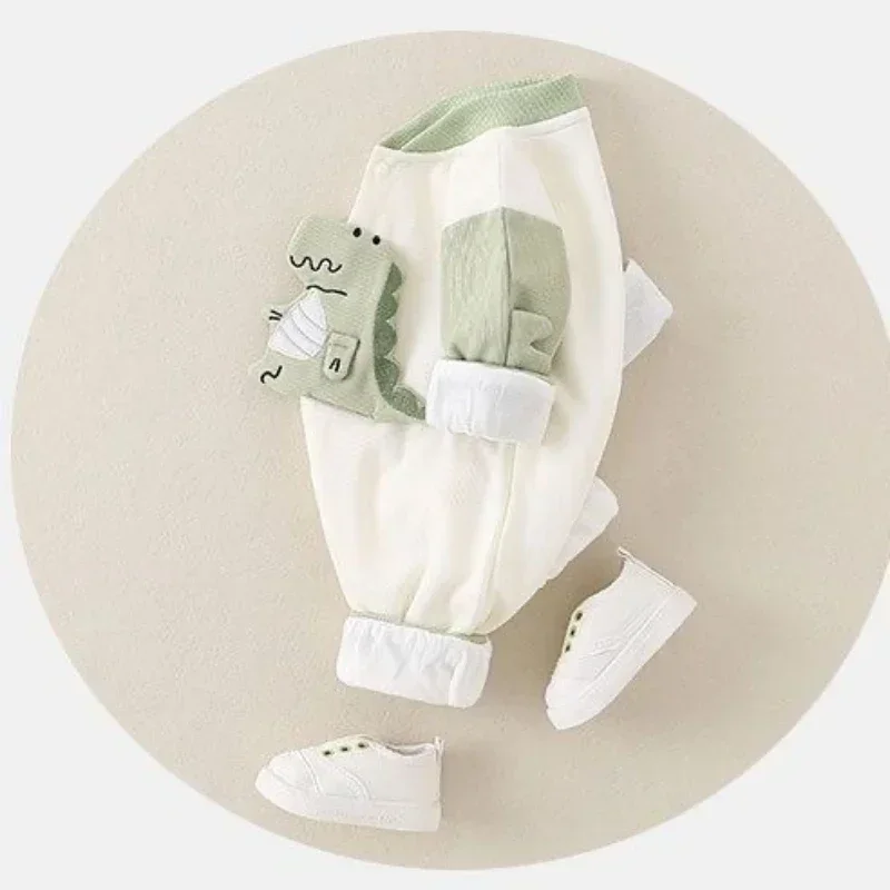 Mameluco bebé con bordado de dinosaurio – Cómodo y cálido para otoño - imagen 2
