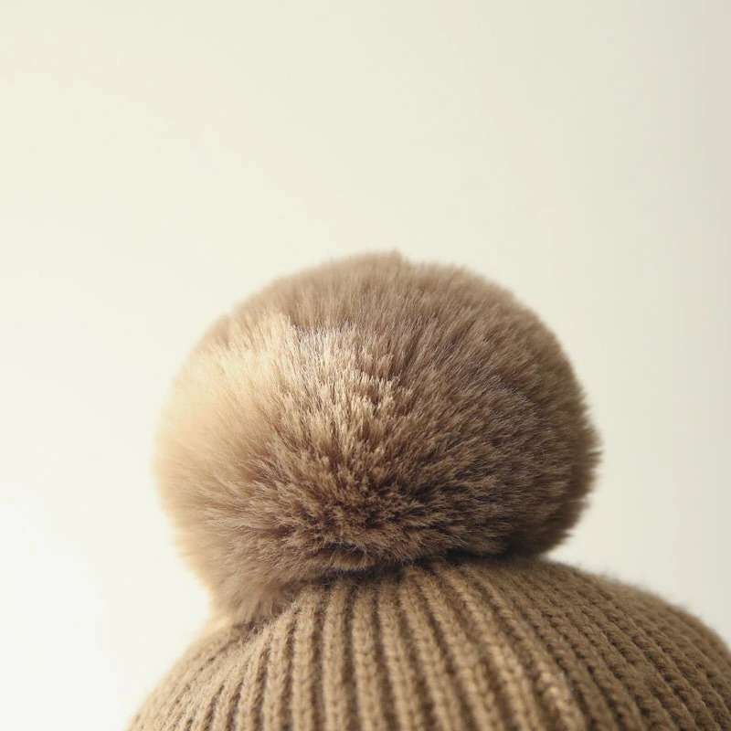 Gorro gris lavanda en uso infantil