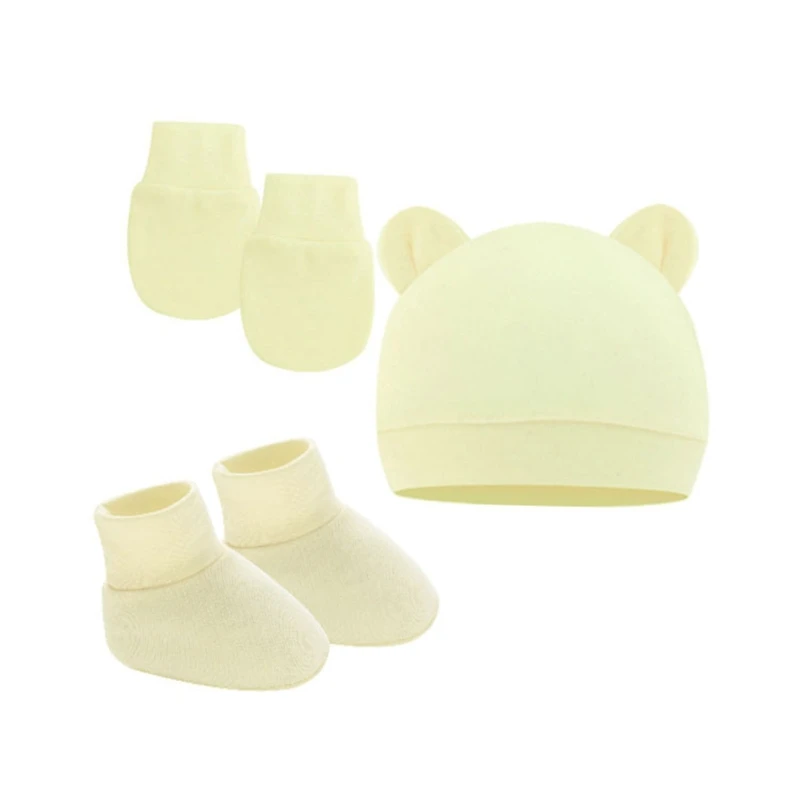 Gorro de bebé y calcetines