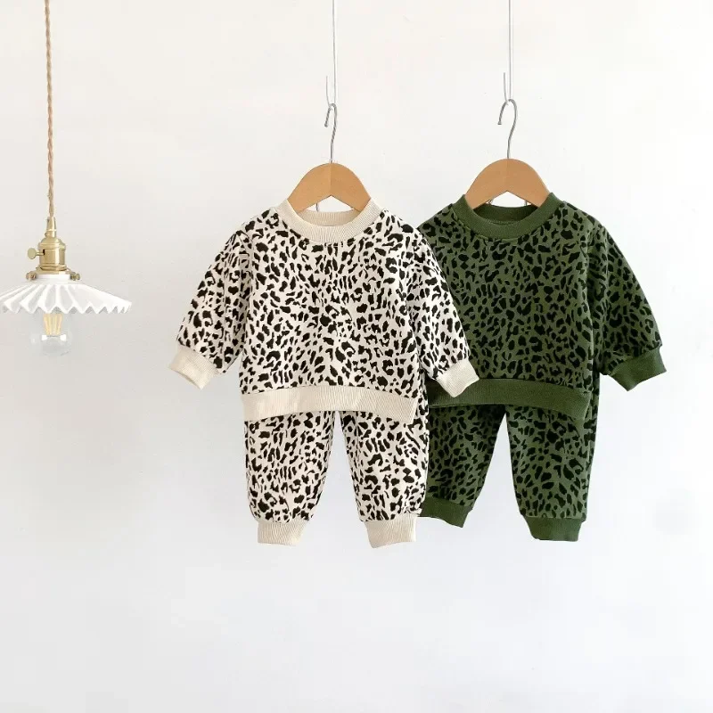 Conjunto de otoño con estampado leopardo para bebé y niña completo - imagen 4