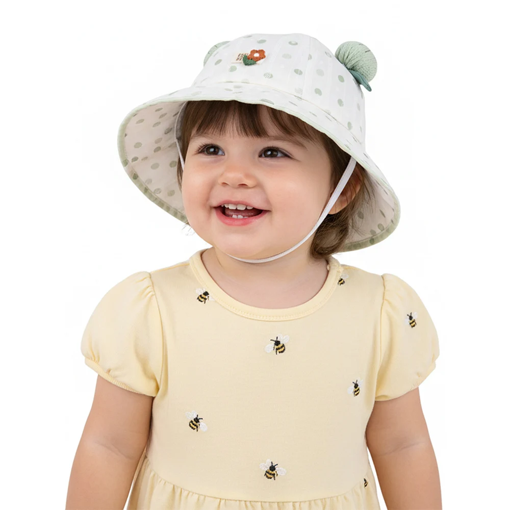 Sombrero infantil visto desde varios ángulos mostrando el ala ancha