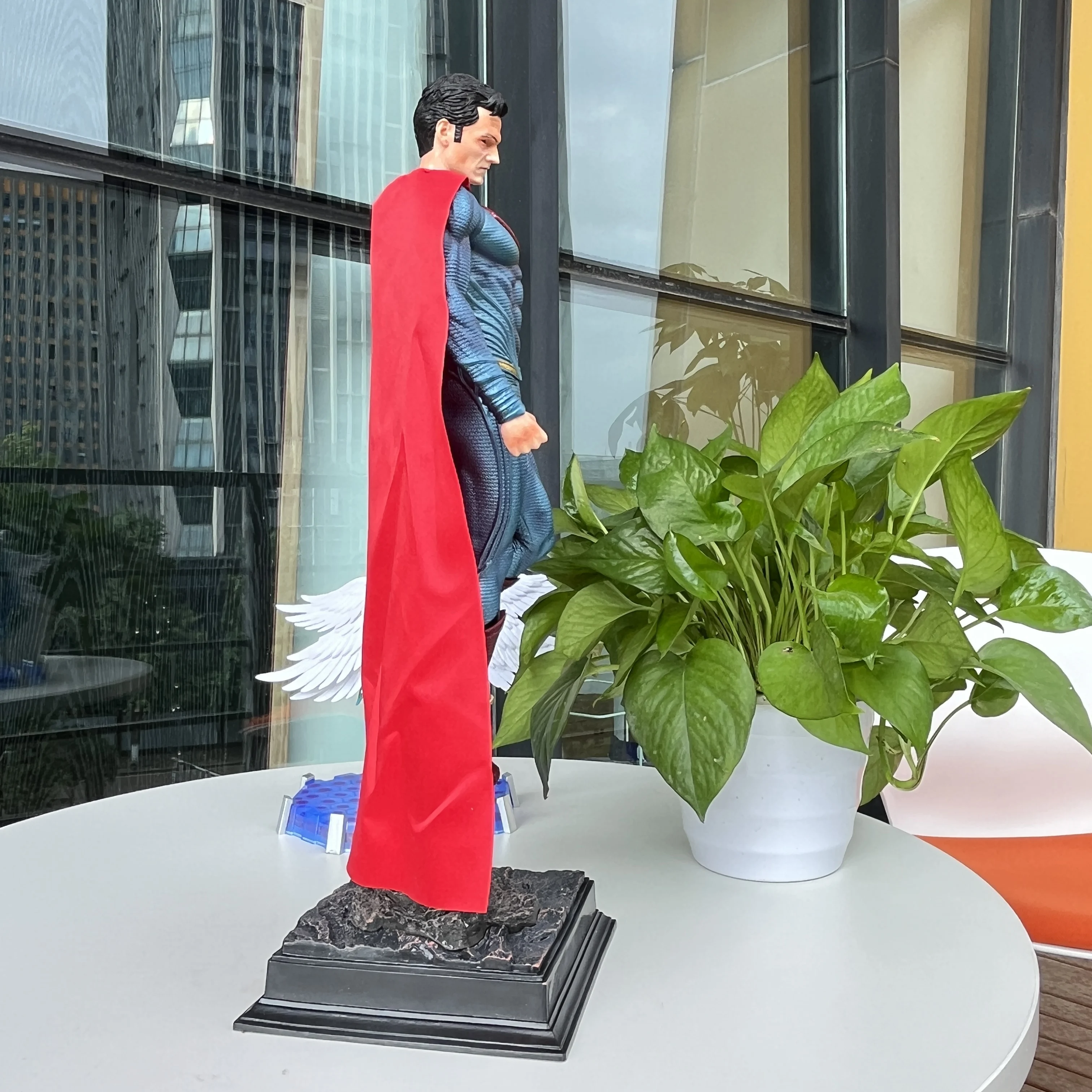 Vista de la figura con accesorios