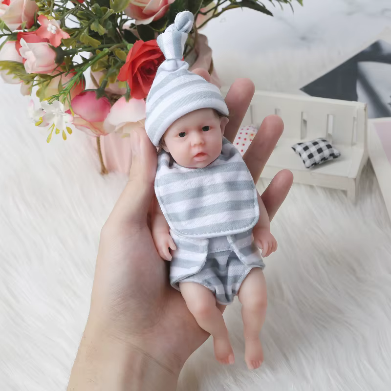 Muñeca bebé recién nacido Reborn de aspecto real con vestido delicado - imagen 3