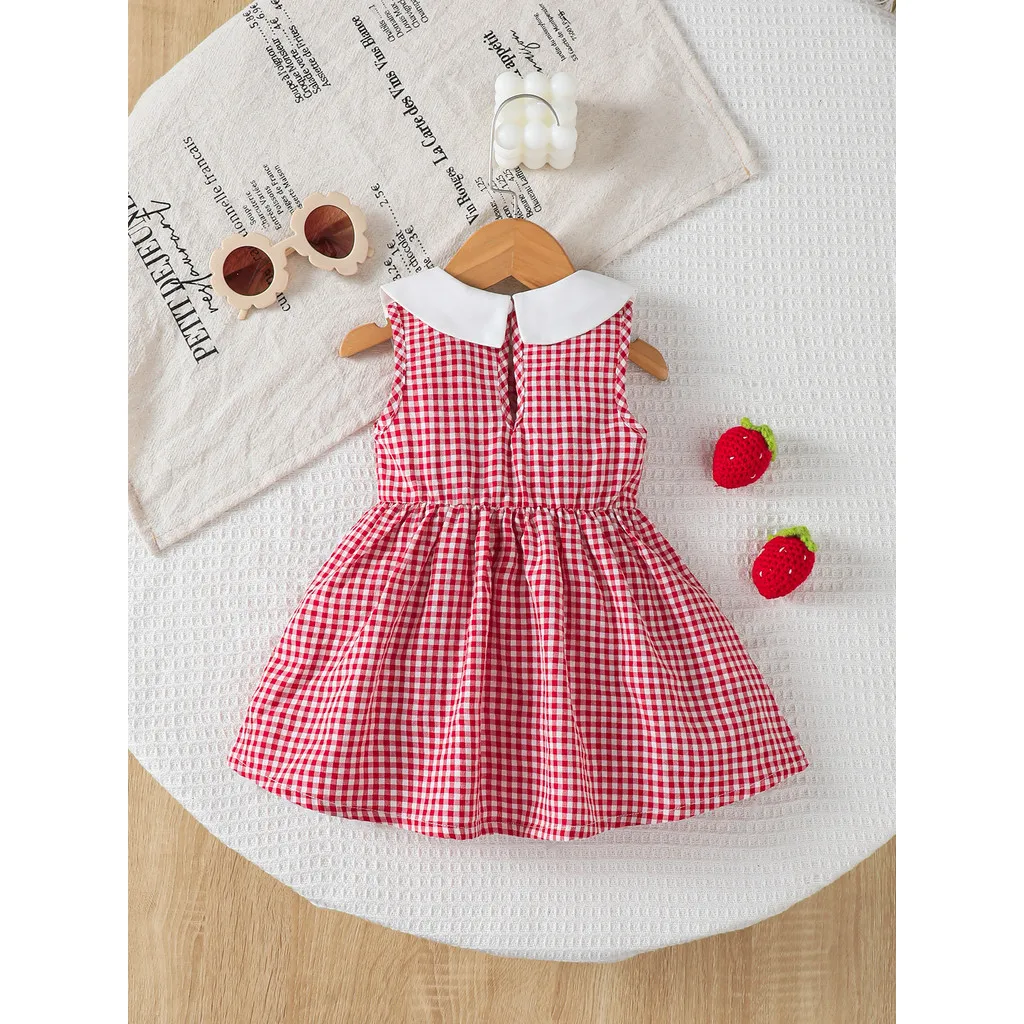 Vestido niña a cuadros rojos sin mangas con fresa y cuello muñeca - imagen 2