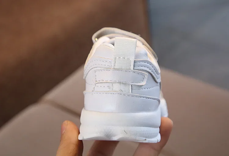 Zapatillas negras clásicas para niño
