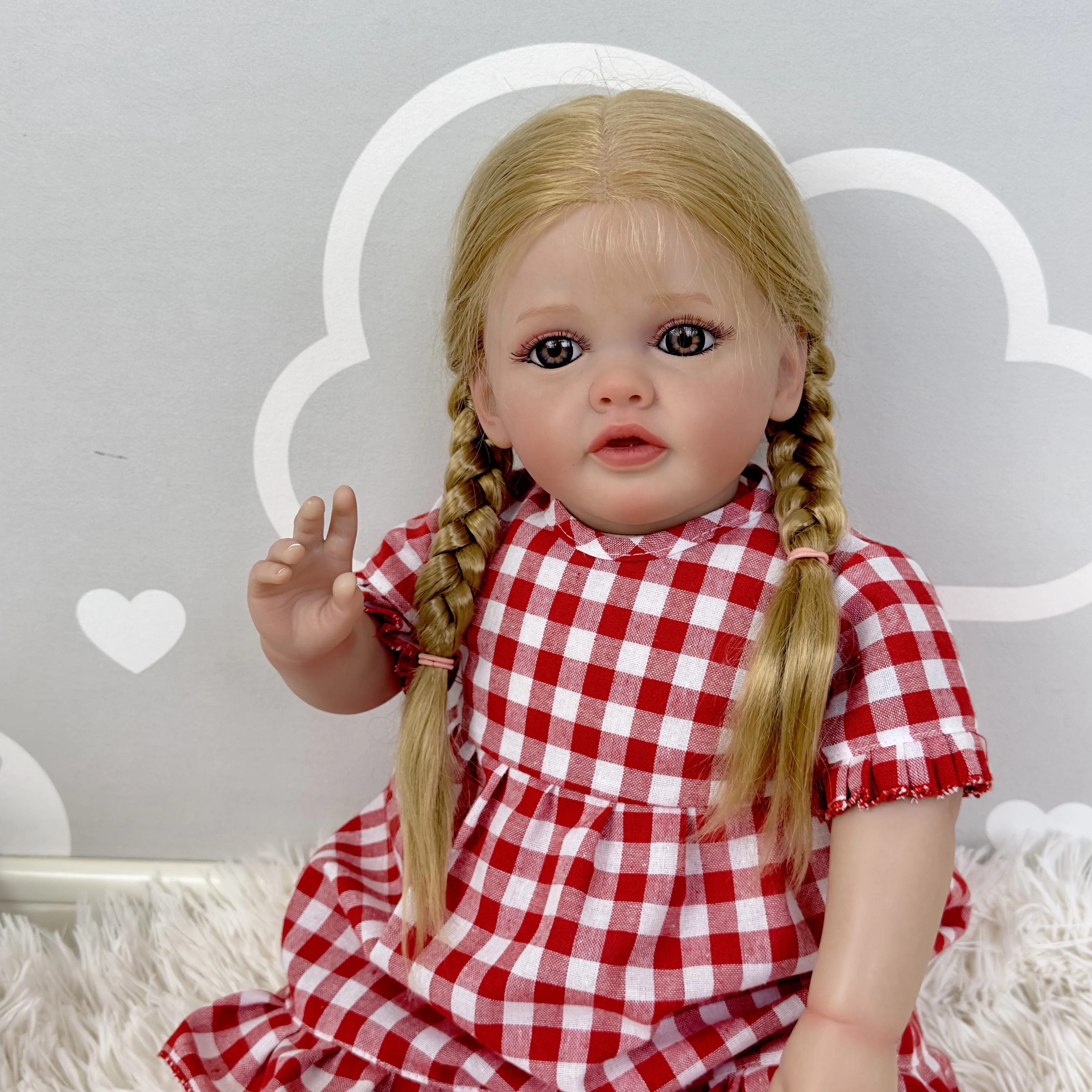 Cabello rubio implantado de la muñeca Reborn Betty