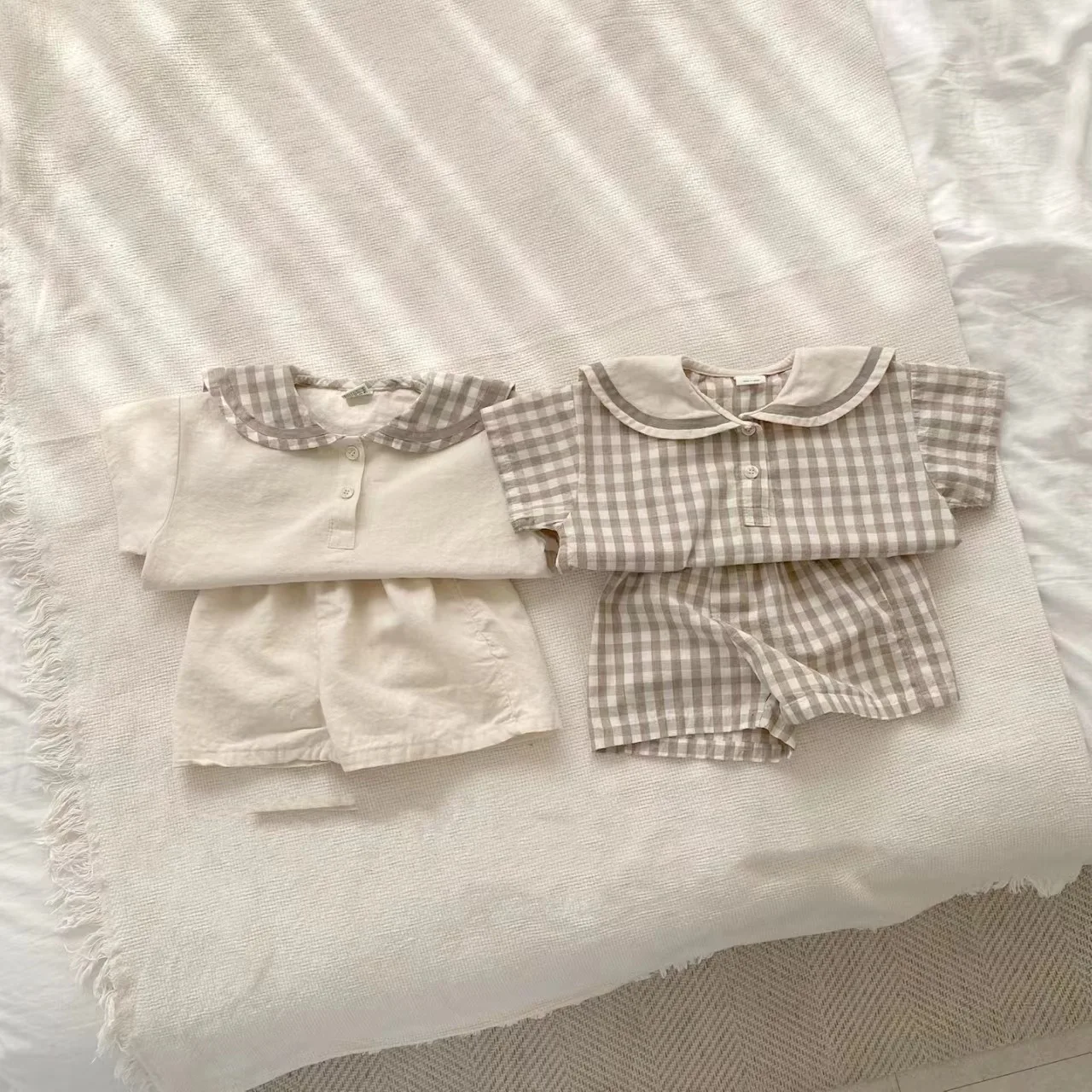 Conjunto de verano bebé marino a cuadros con camiseta y pantalón corto - imagen 2