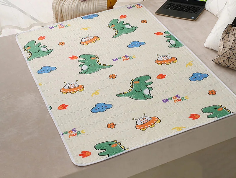 Colchoneta impermeable lavable para bebés 50x70 cm mostrando su superficie superior