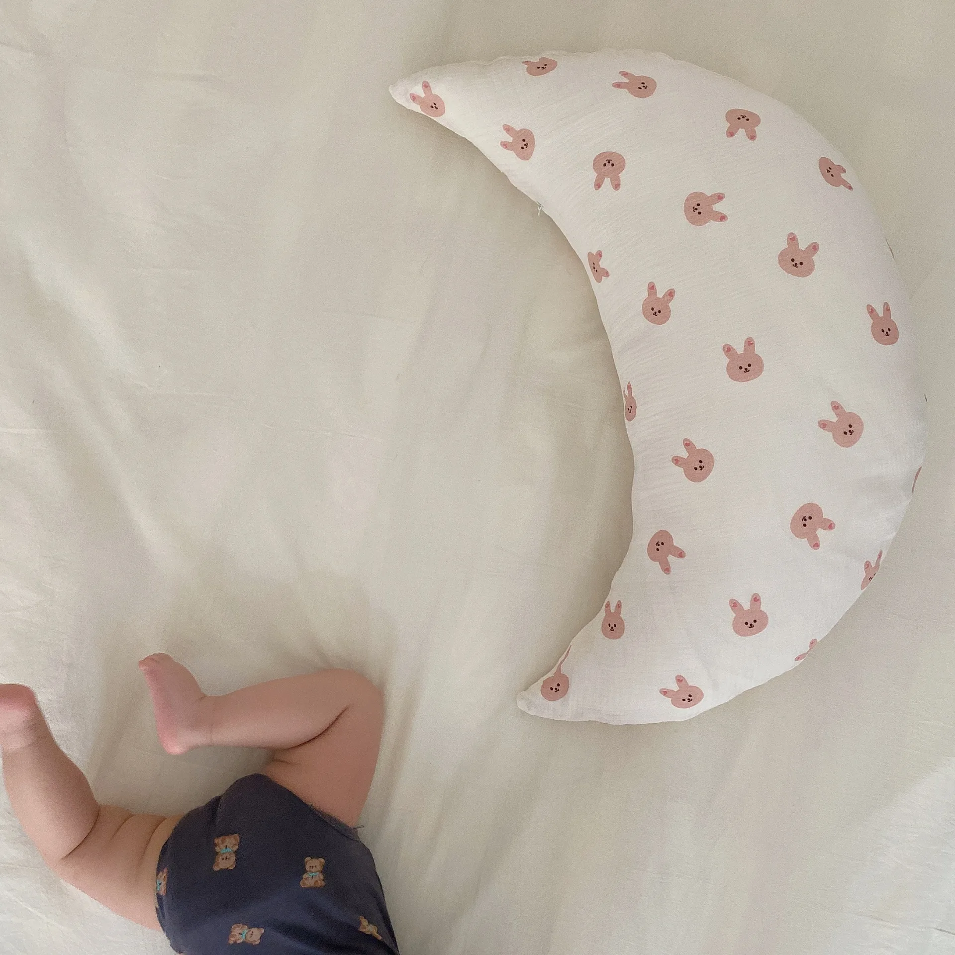 MILANCEL Almohada ergonómica de media luna para bebé – Dulces sueños - imagen 5