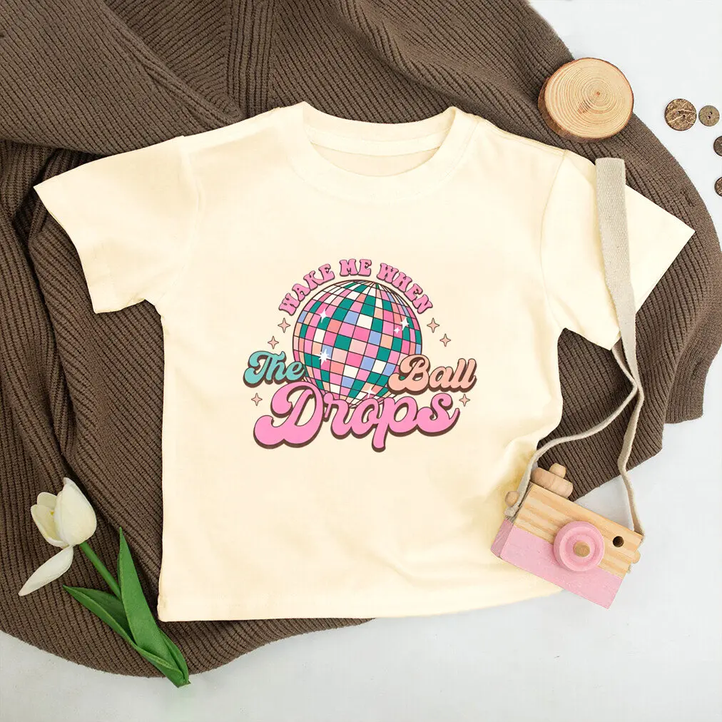 Camiseta infantil combinada con diferentes estilos