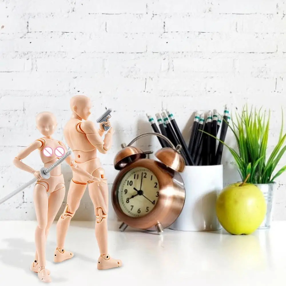Conjunto de maniquíes en diferentes poses