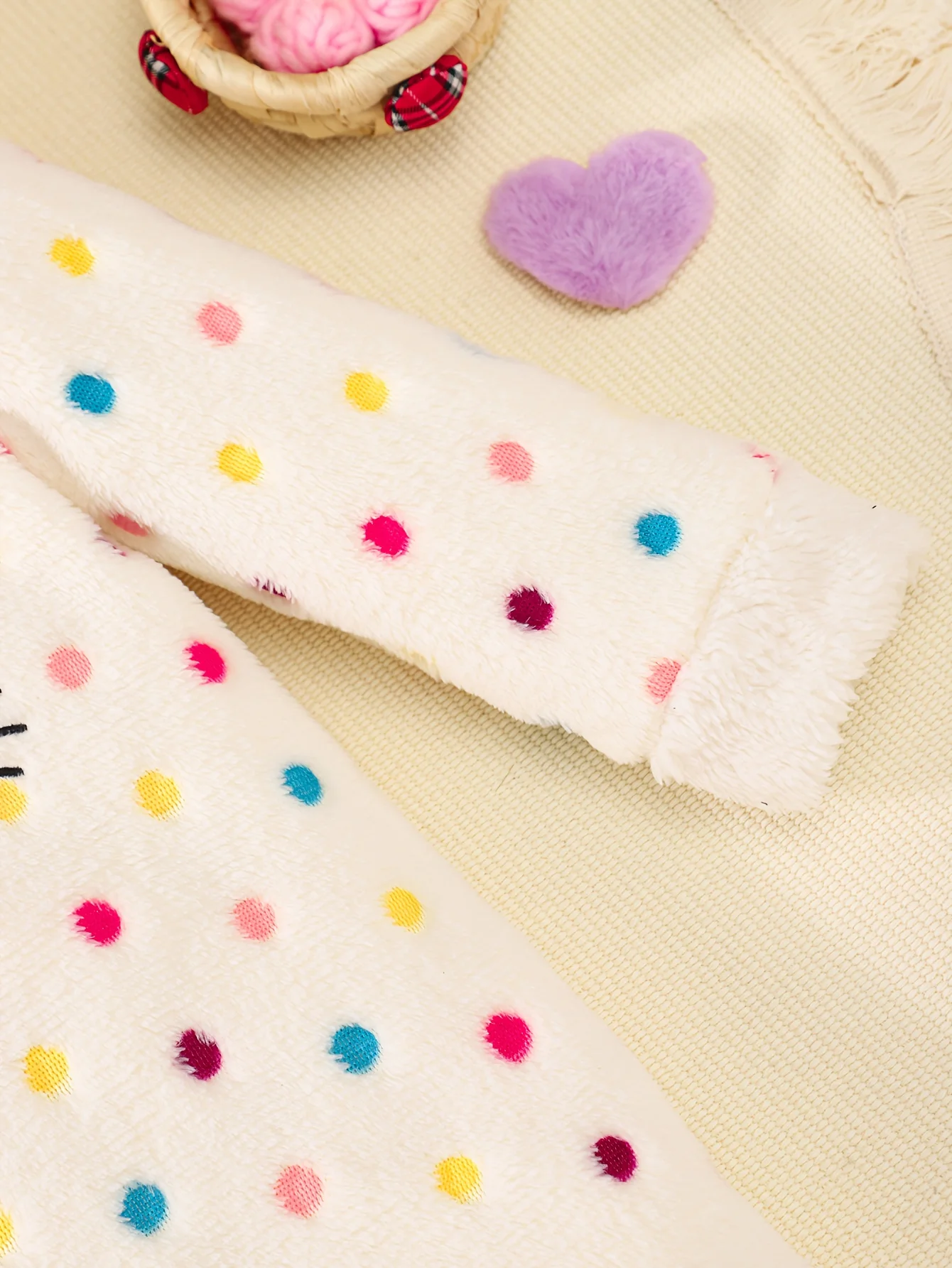 Vestido cálido con capucha para niña en franela lunares - imagen 4