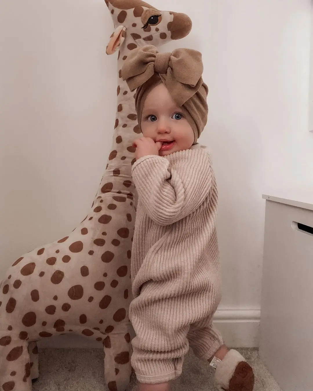 Gorro terciopelo invierno para niño con lazo - imagen 4