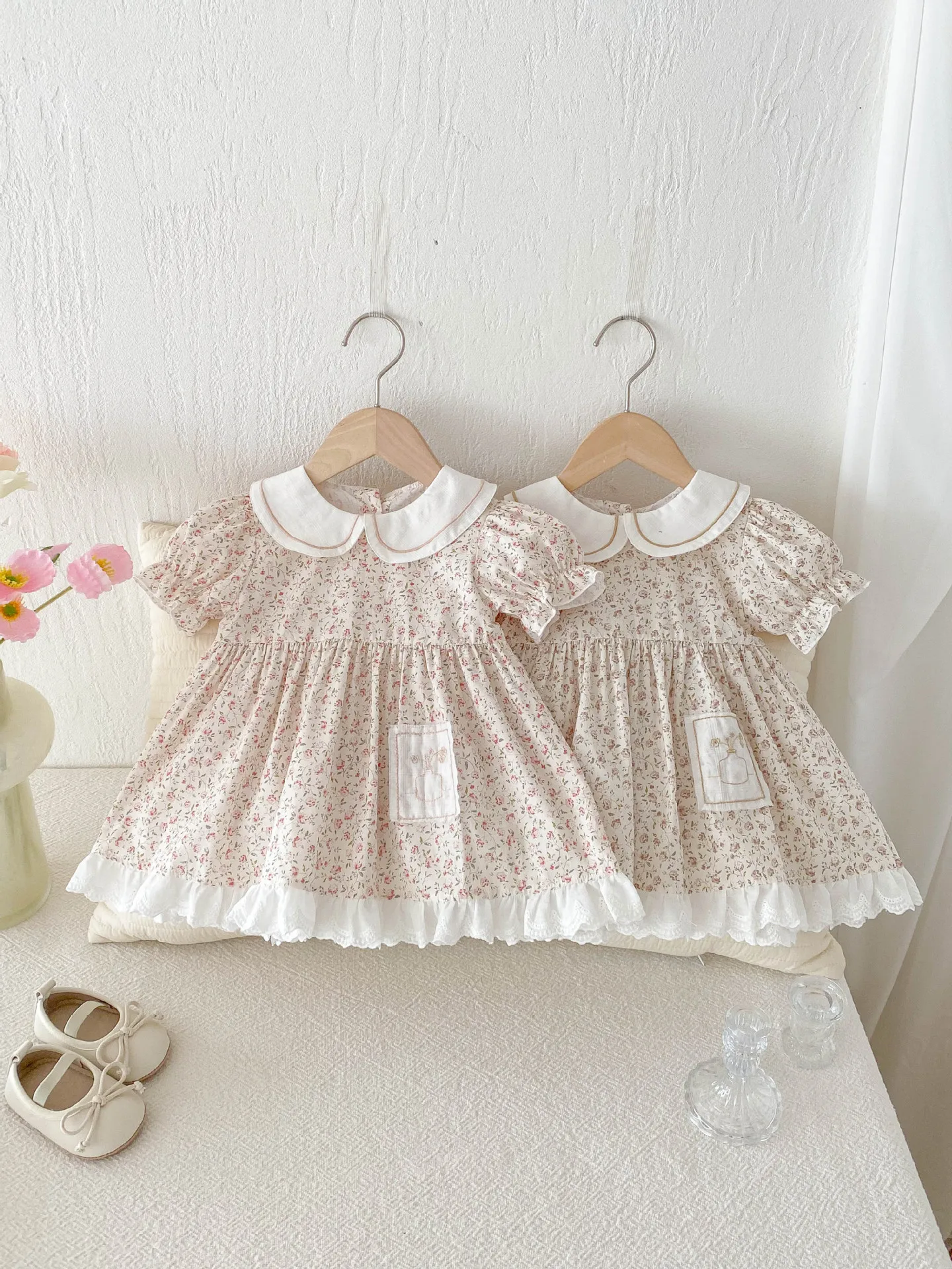 Conjunto completo del vestido en entorno exterior