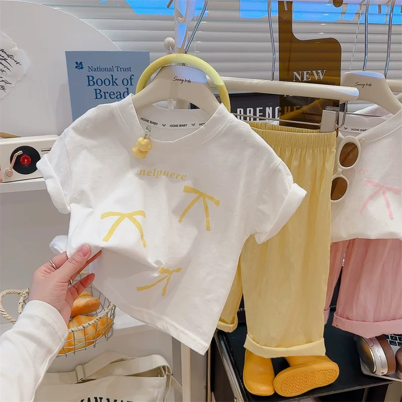 Conjunto de verano para niña con lazo – Camiseta y pantalón - imagen 2