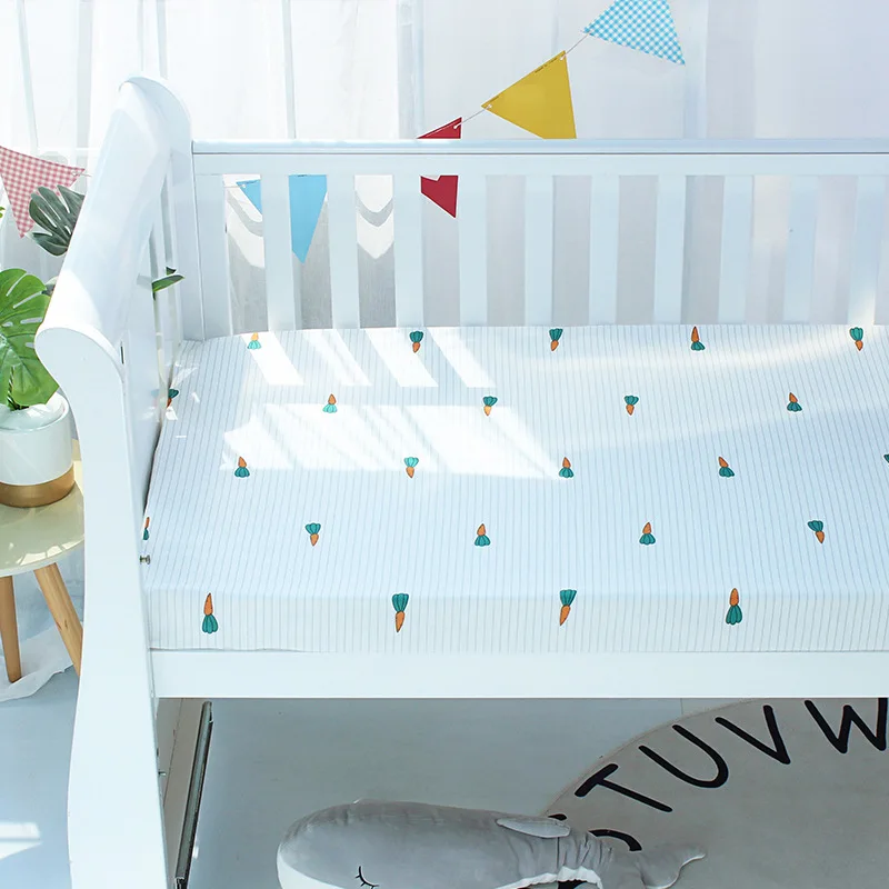 Cama infantil con sábana bajera ajustada
