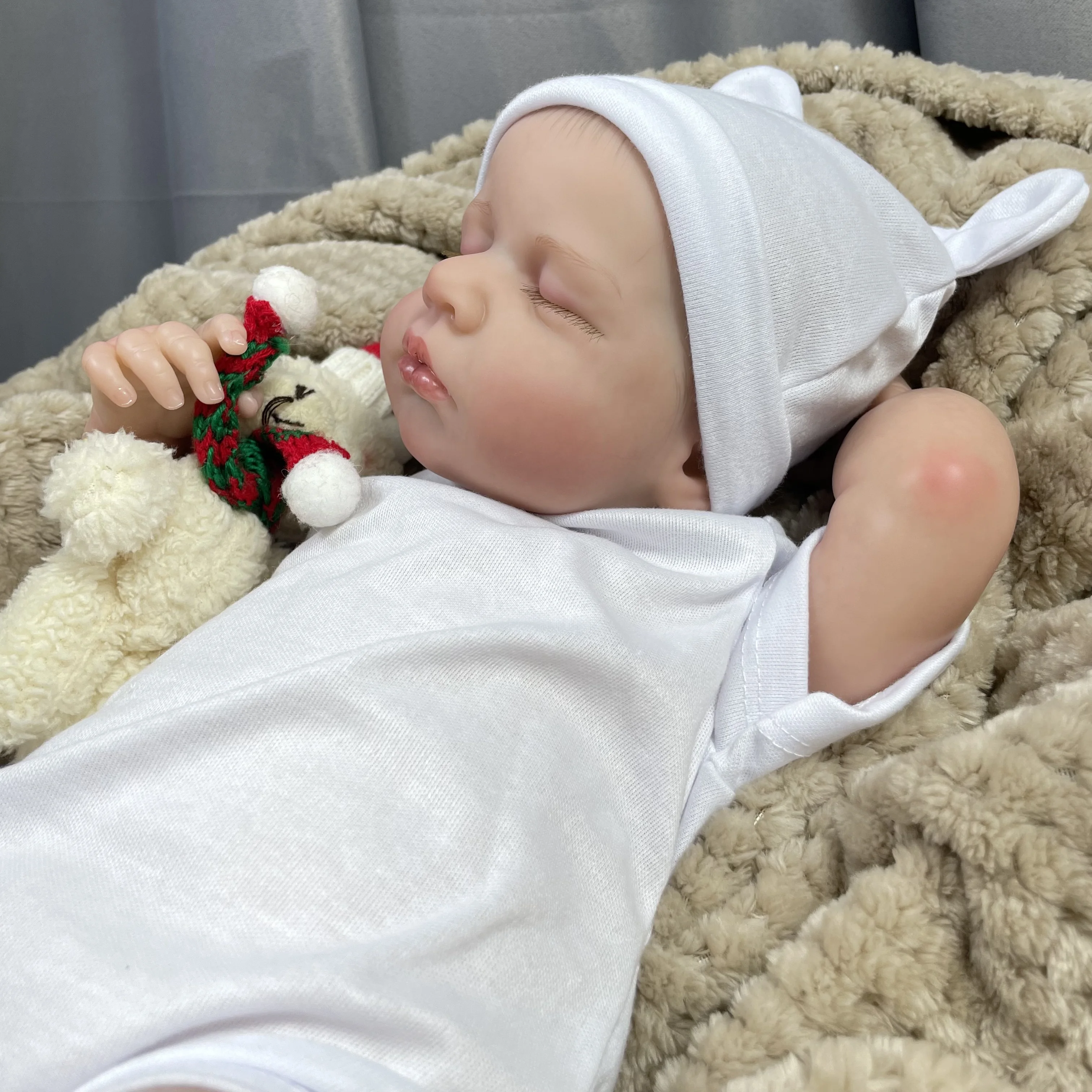 Muñeca reborn LouLou de silicona y vinilo con detalles realistas - imagen 4