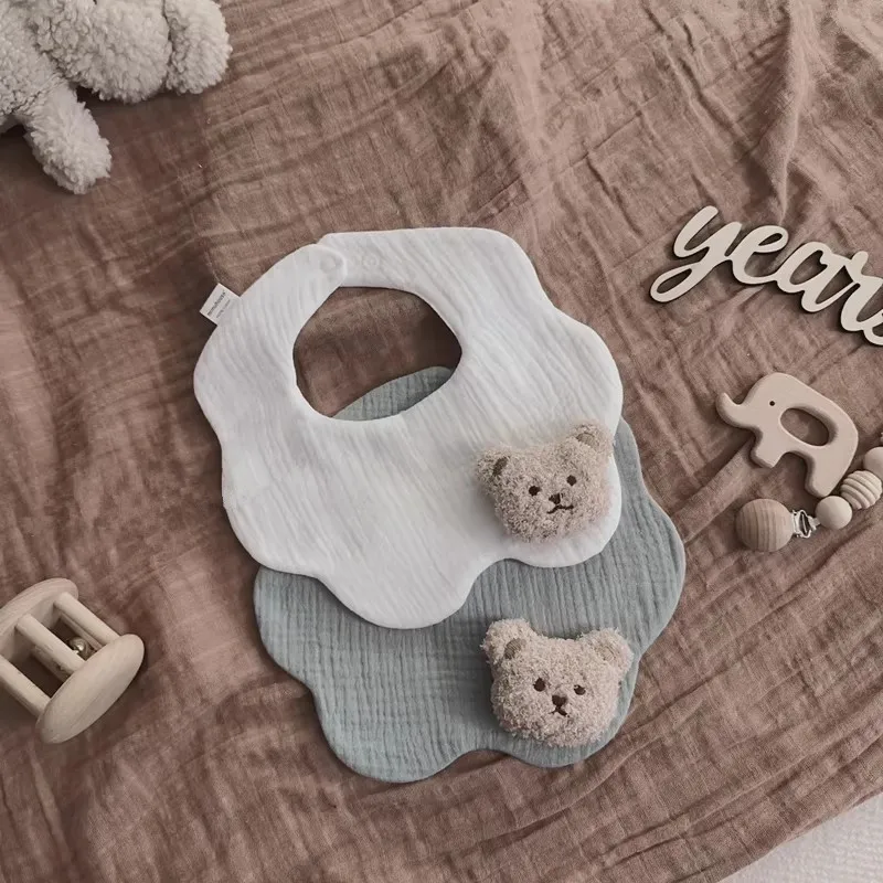 Babero bandana de gasa para bebé con muñeca y dentición