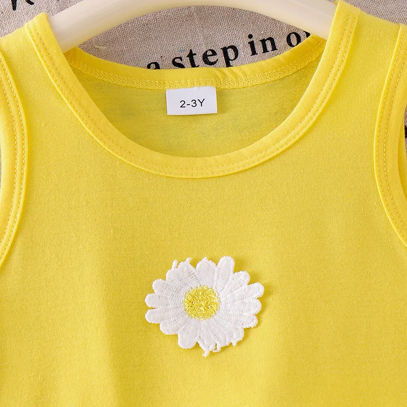 Conjunto de verano para niña sin mangas con flores y bermudas vaqueras - imagen 3