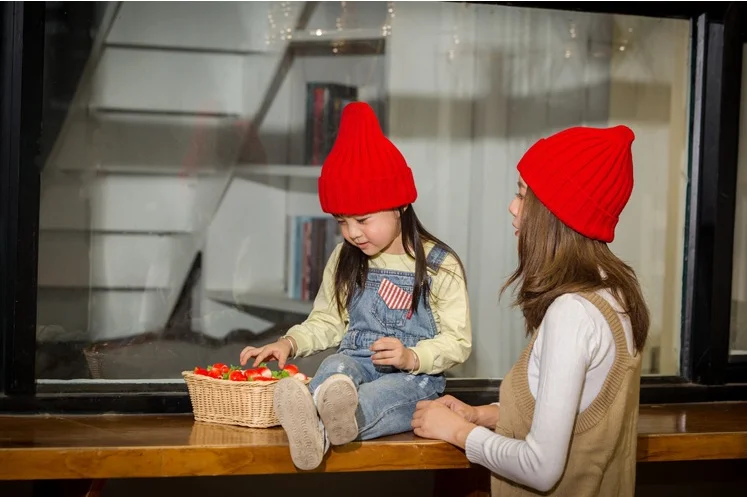 Gorro holgado de estilo europeo en punto acanalado
