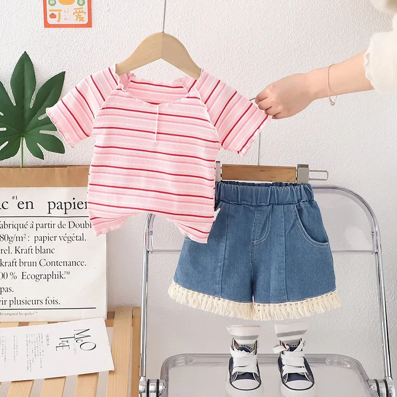 Conjunto de verano para niña a rayas de camiseta y pantalón corto - imagen 5
