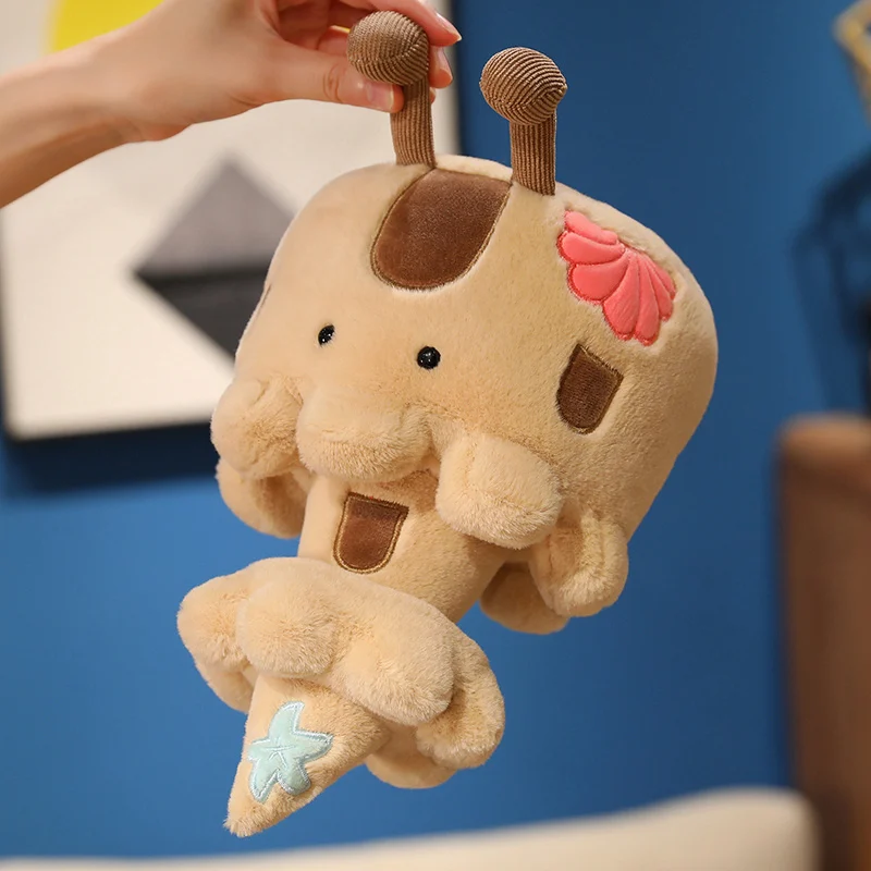 Vista trasera del muñeco de peluche