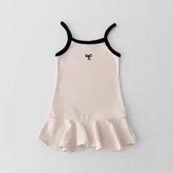 Vestido de verano sin mangas para niña con tirantes y volantes
