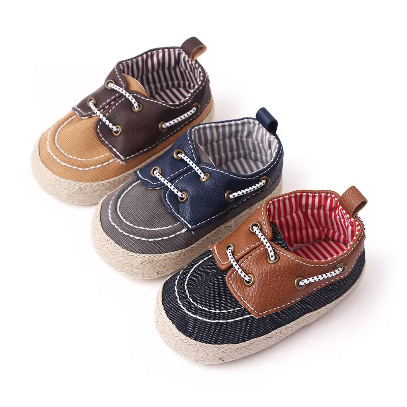 Zapatos de bebé antideslizantes en azul marino