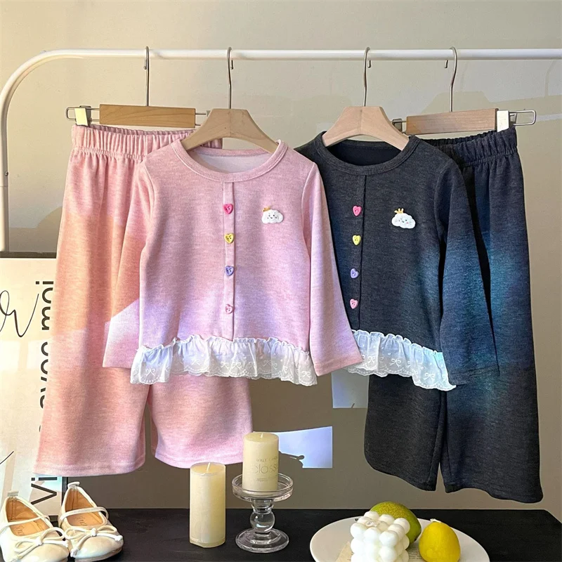 Conjunto de bebé niña dos piezas con encaje y dibujos primaverales - imagen 3