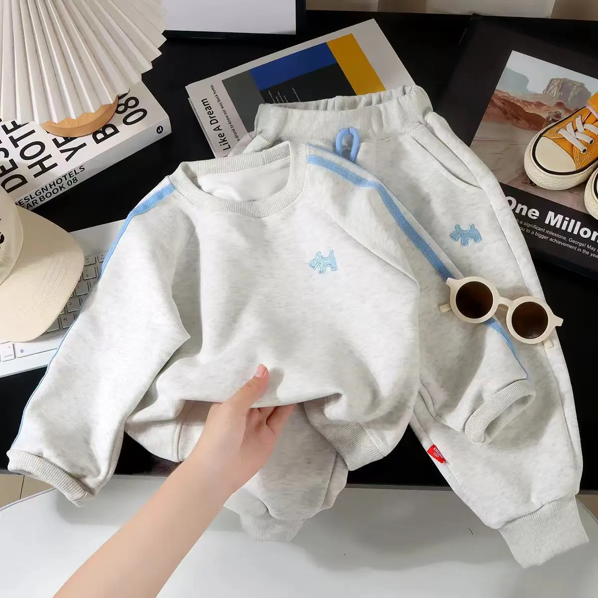 Conjunto chándal niña – Sudadera manga larga y pantalón - imagen 2
