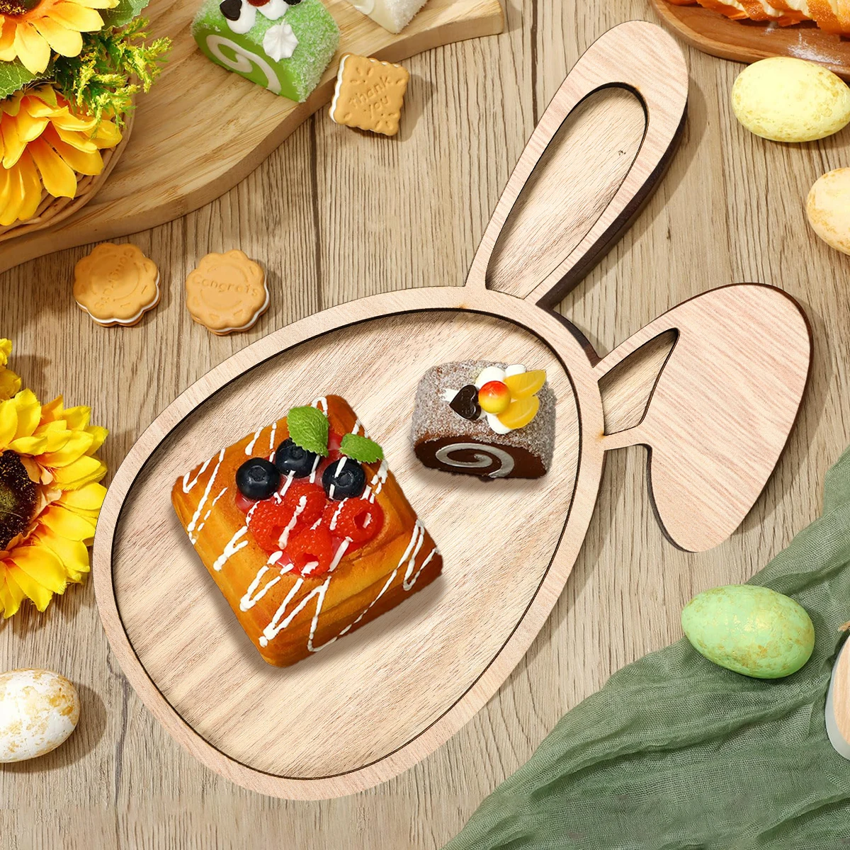 Bandeja de madera para servir conejitos de Pascua y frutas