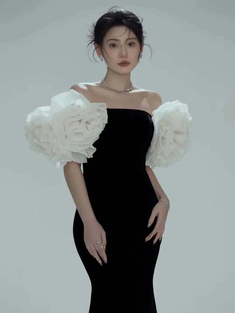 Vestido de maternidad negro elegante con mangas florales - imagen 3