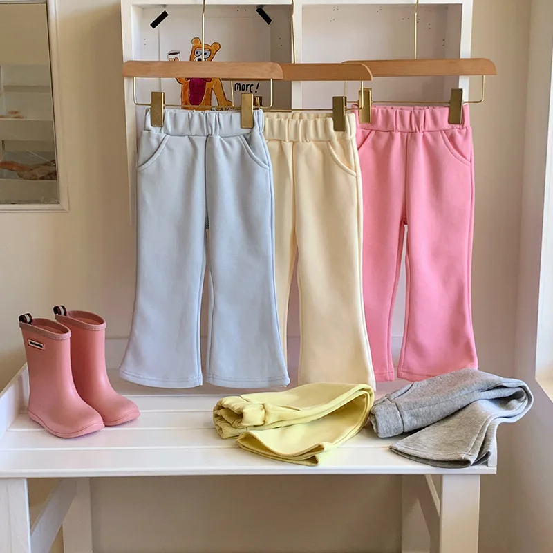 Pantalones acampanados infantiles con estilo otoñal
