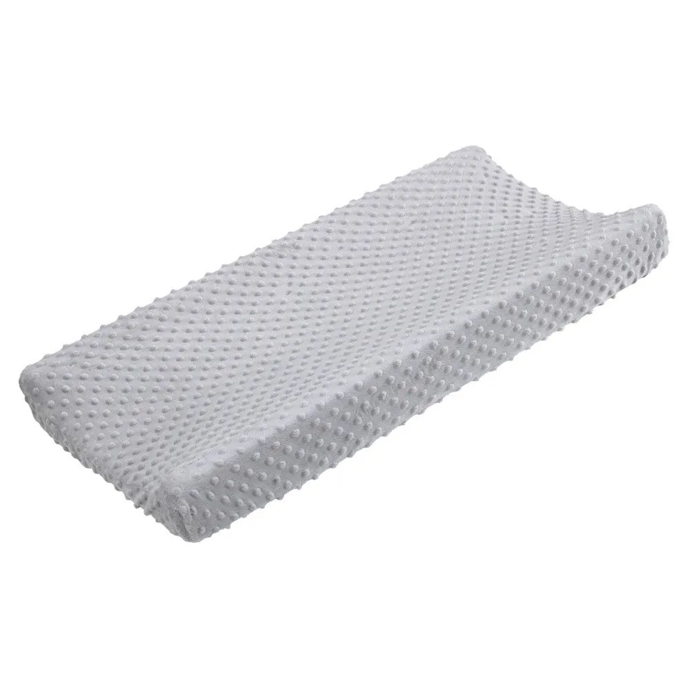 Funda colocada en cambiador de bebé mostrando el ajuste perfecto