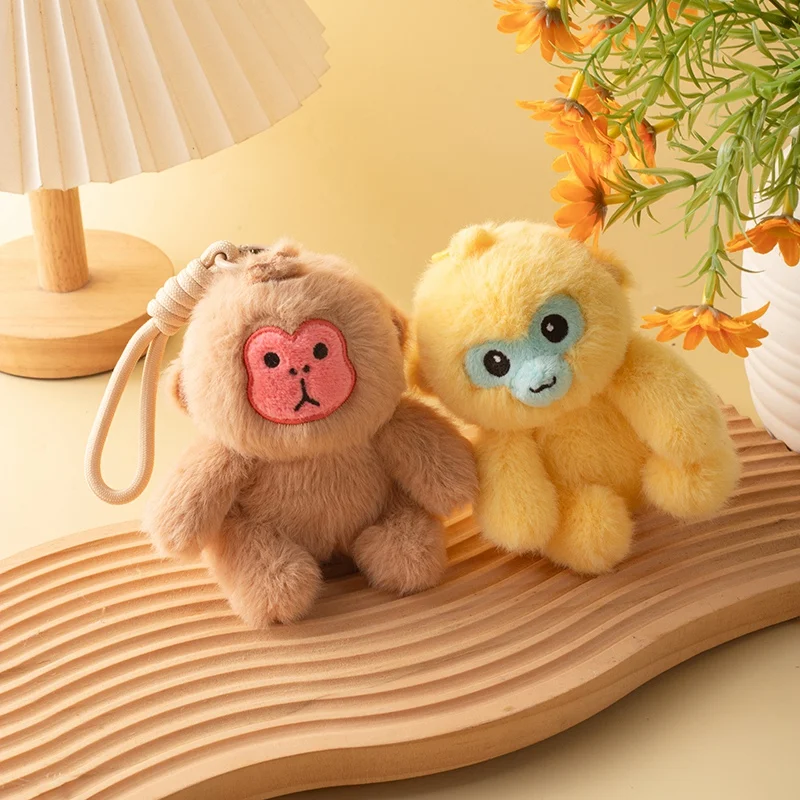 Llavero de peluche con acabado suave