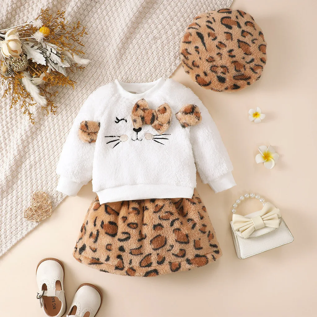 Conjunto de invierno para niña con top de felpa, falda leopardo