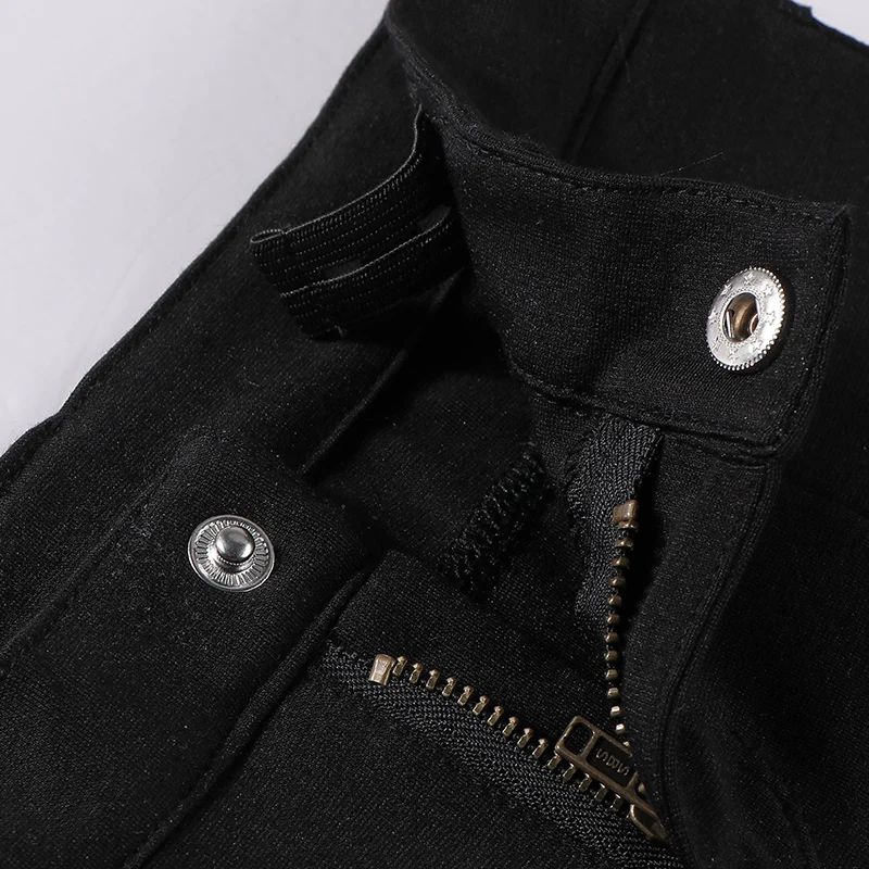 Pantalones cortos elásticos negros con cremallera y suave tacto - imagen 4