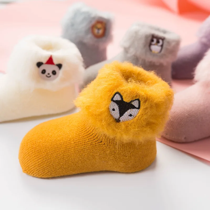 Calcetines de bebé con bordado 3D gruesos para invierno