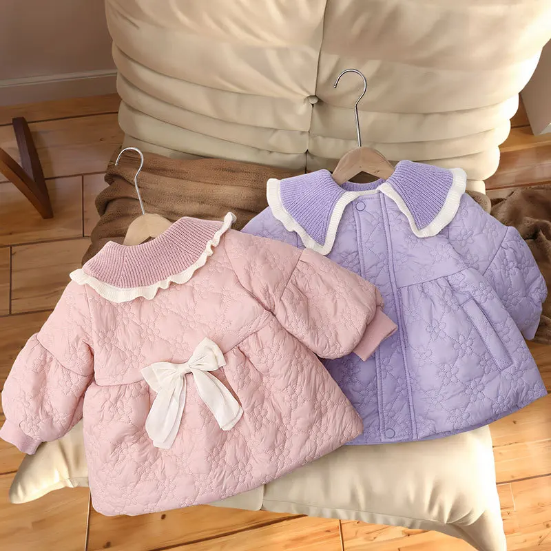 Chaqueta acolchada cálida para niñas con lazo y estilo dulce