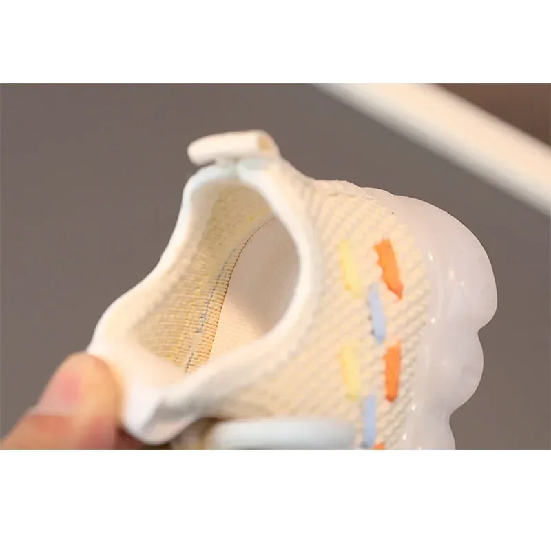 Zapatillas LED luminosas para niños deportivas con luz intermitente - imagen 3