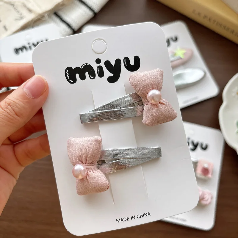 Pasador de pelo con lazo plateado y clip lateral rosa para niñas - imagen 2