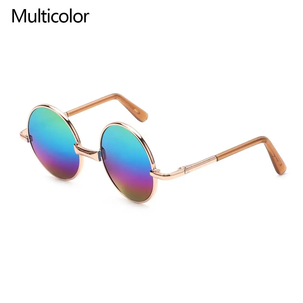 Muñeca con gafas puestas