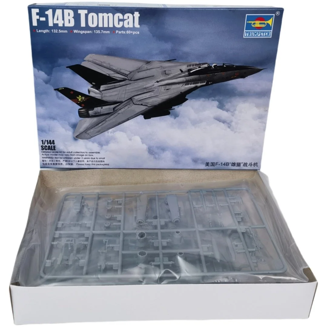Vista frontal del modelo F-14B Tomcat a escala 1/144