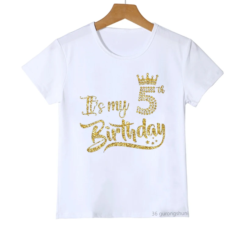Camiseta cumpleaños niño de algodón con diseño corona estrella