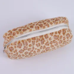 Estuche para lápices de felpa suave con estampado leopardo