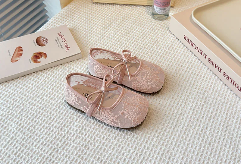 Colores disponibles: caqui, rosa y beige