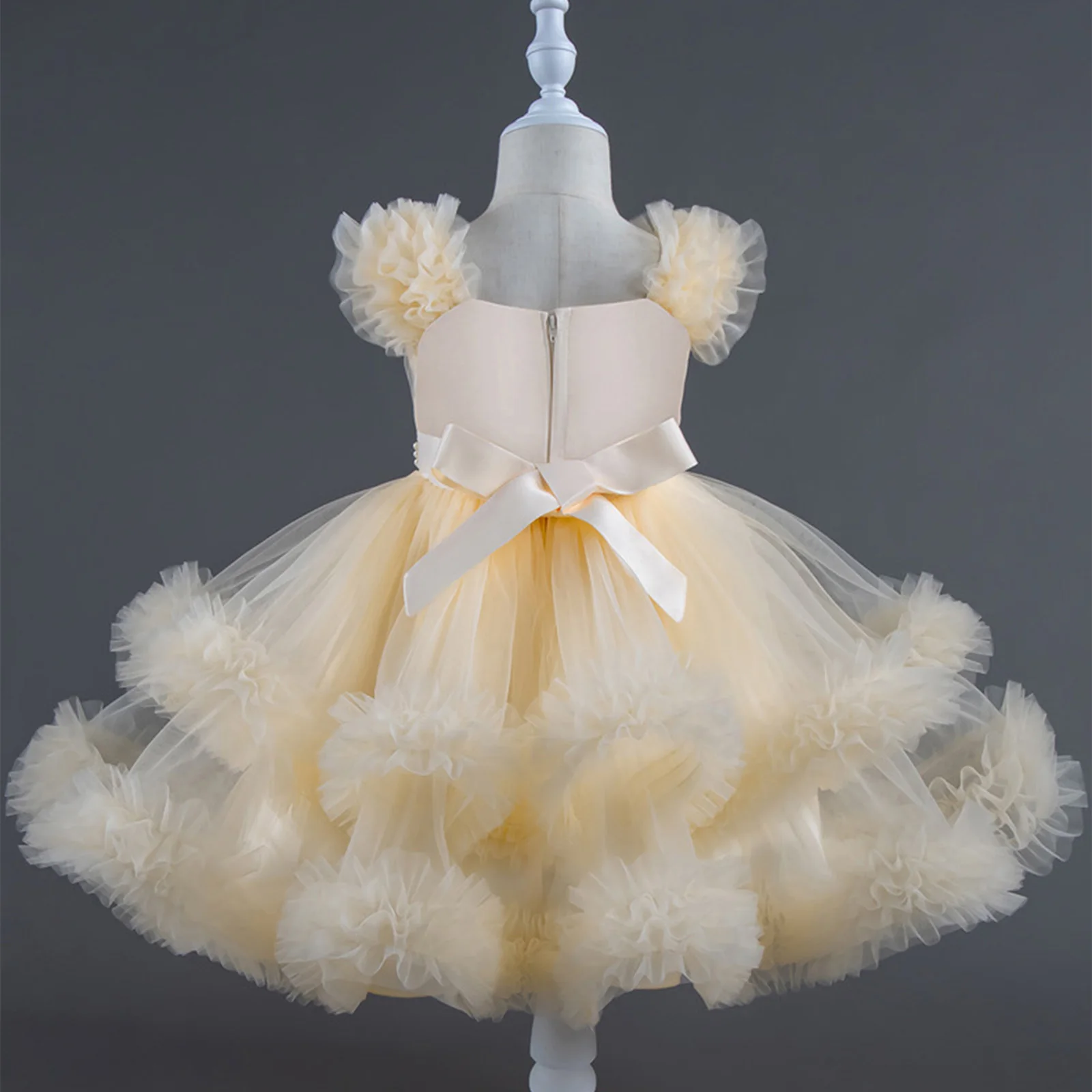 Vestido princesa acampanado con cinturón de tul y volantes - imagen 4