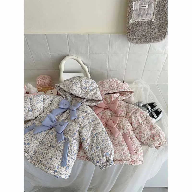 Abrigo infantil acolchado de invierno con capucha y lazo - imagen 3